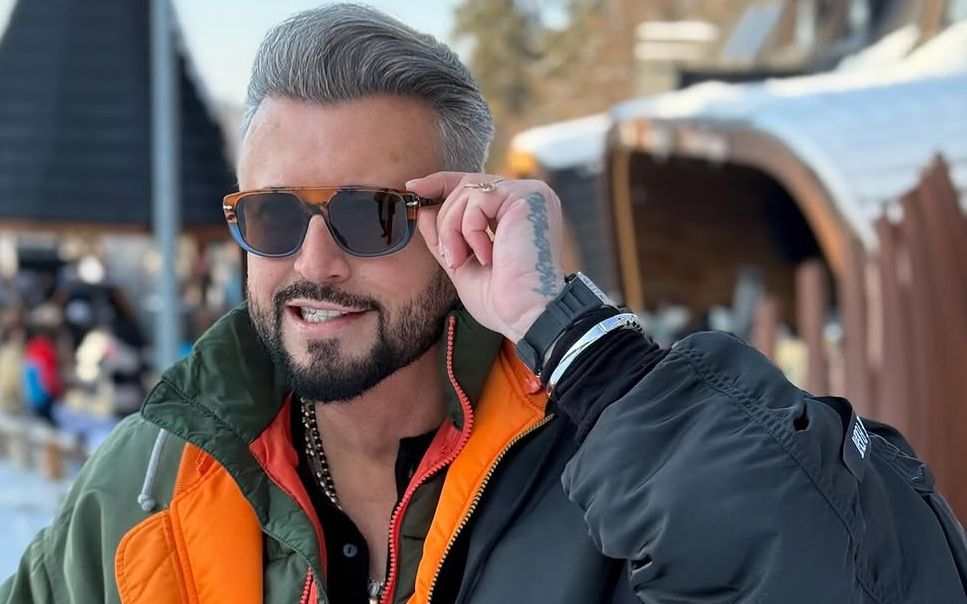 Cătălin Botezatu și-a asumat relația cu noua lui iubită. Nu a ținut cont de anii care &icirc;i despart și a convins-o să fie a lui: &bdquo;Am educat-o bine&rdquo;